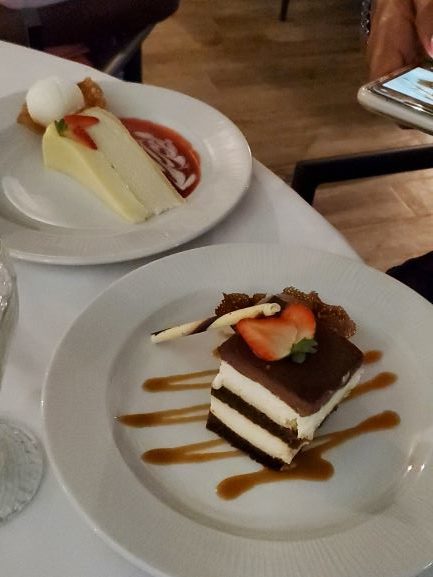 Tiramisu and cheescake